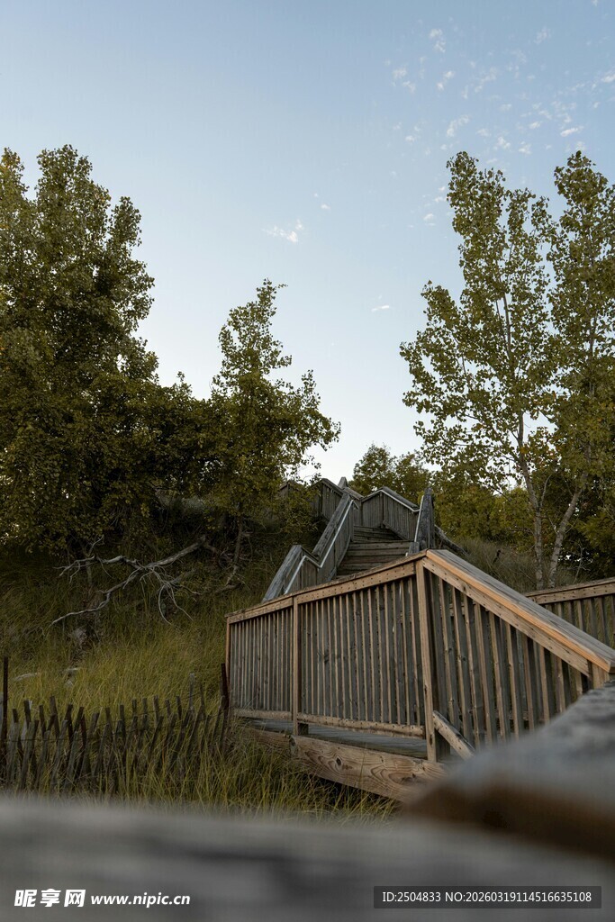 湖畔木屋 静谧自然景致