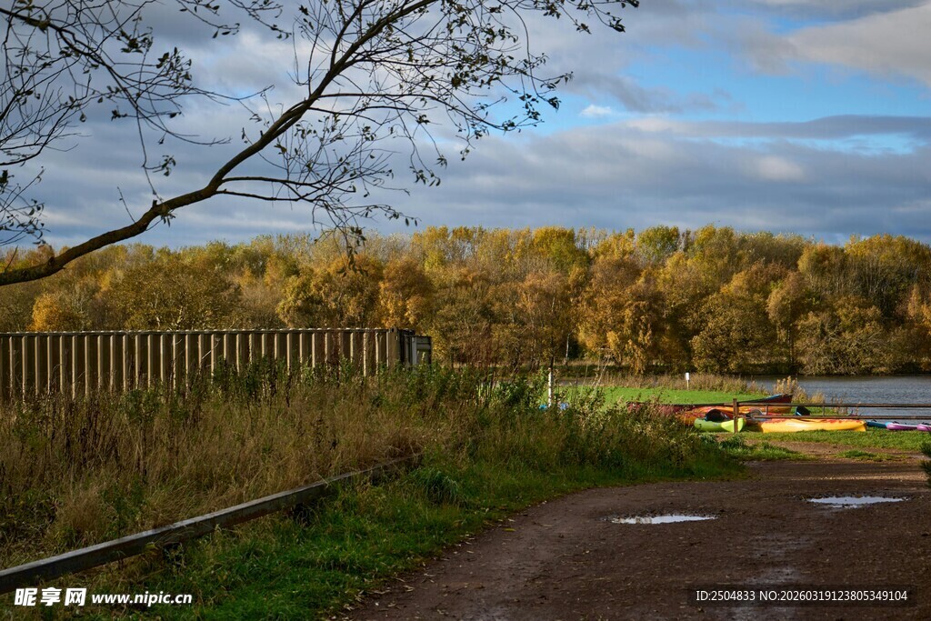 秋日乡间小路风景