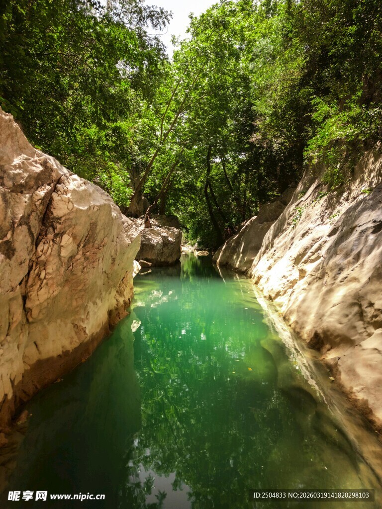 山间碧溪 自然清幽之景