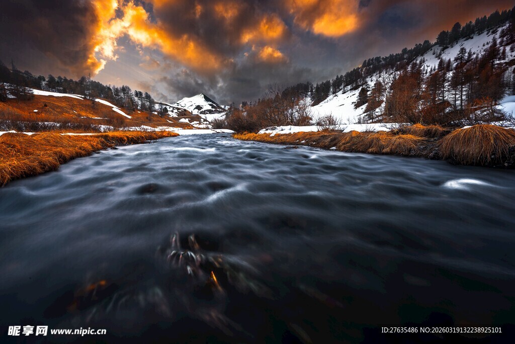 冬日河畔壮丽风光