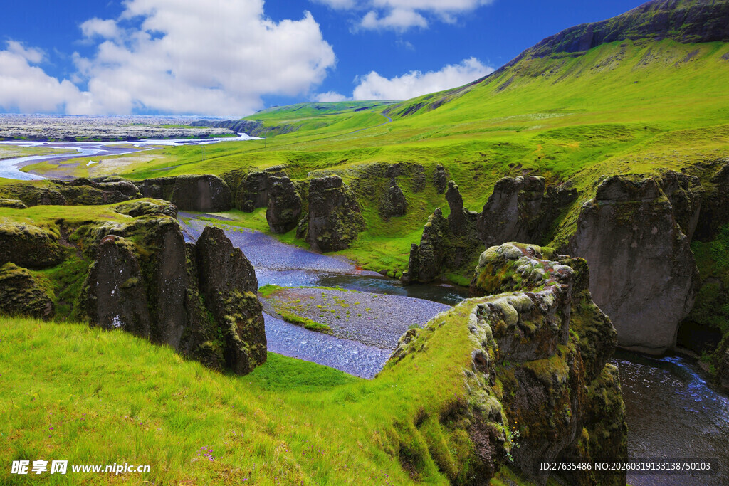 冰岛壮美河谷景观