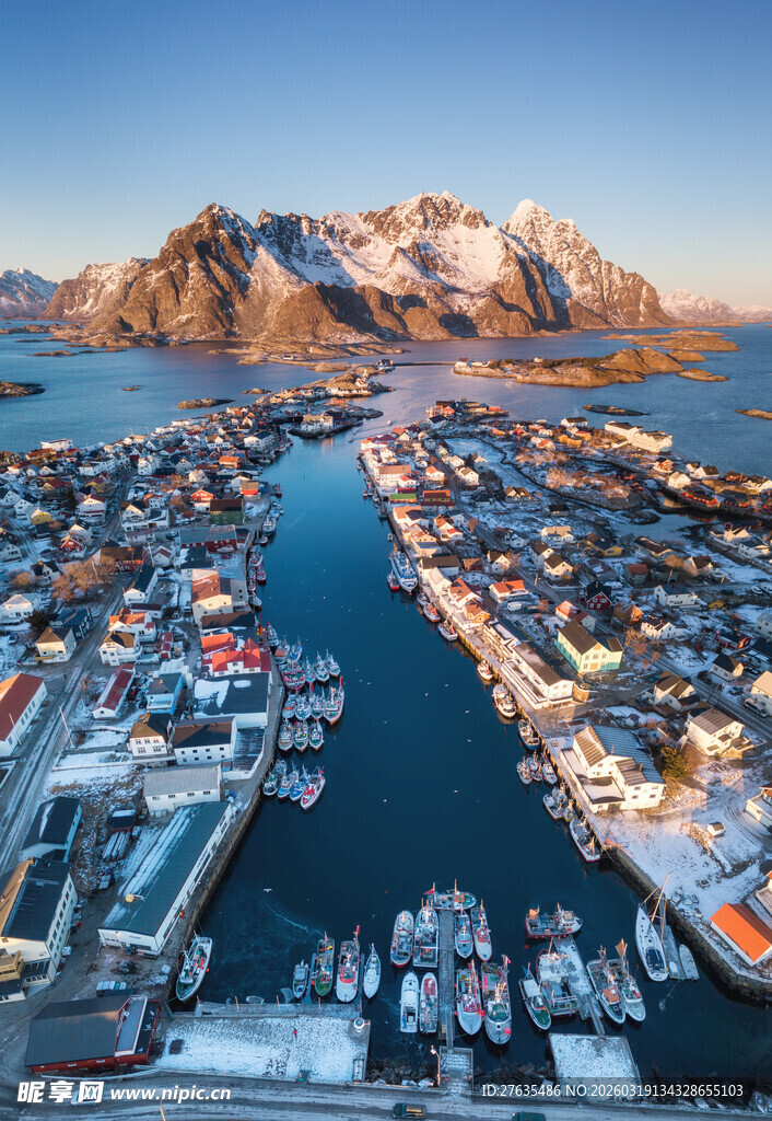 挪威小镇冬日海港美景