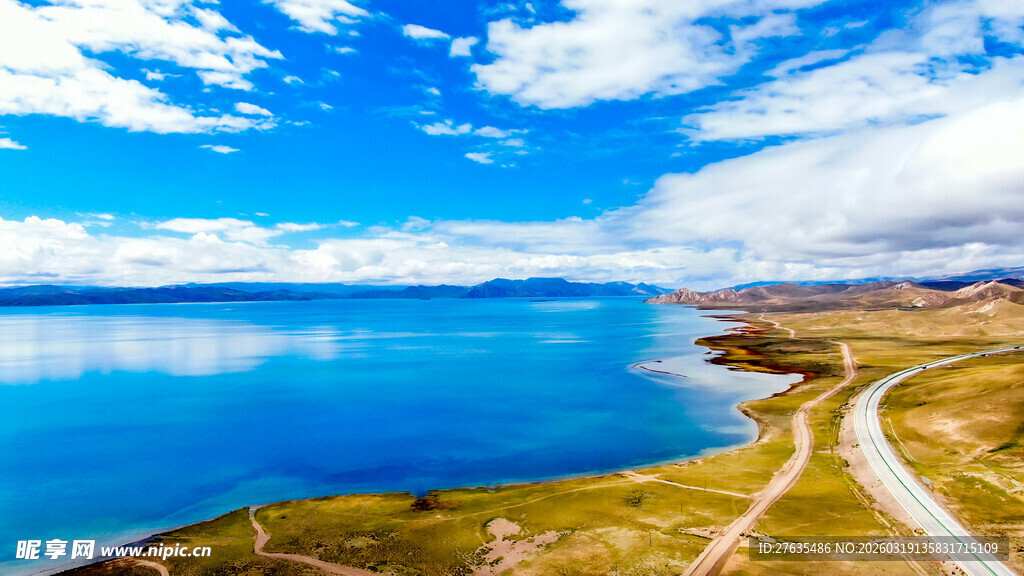 湖畔公路美景