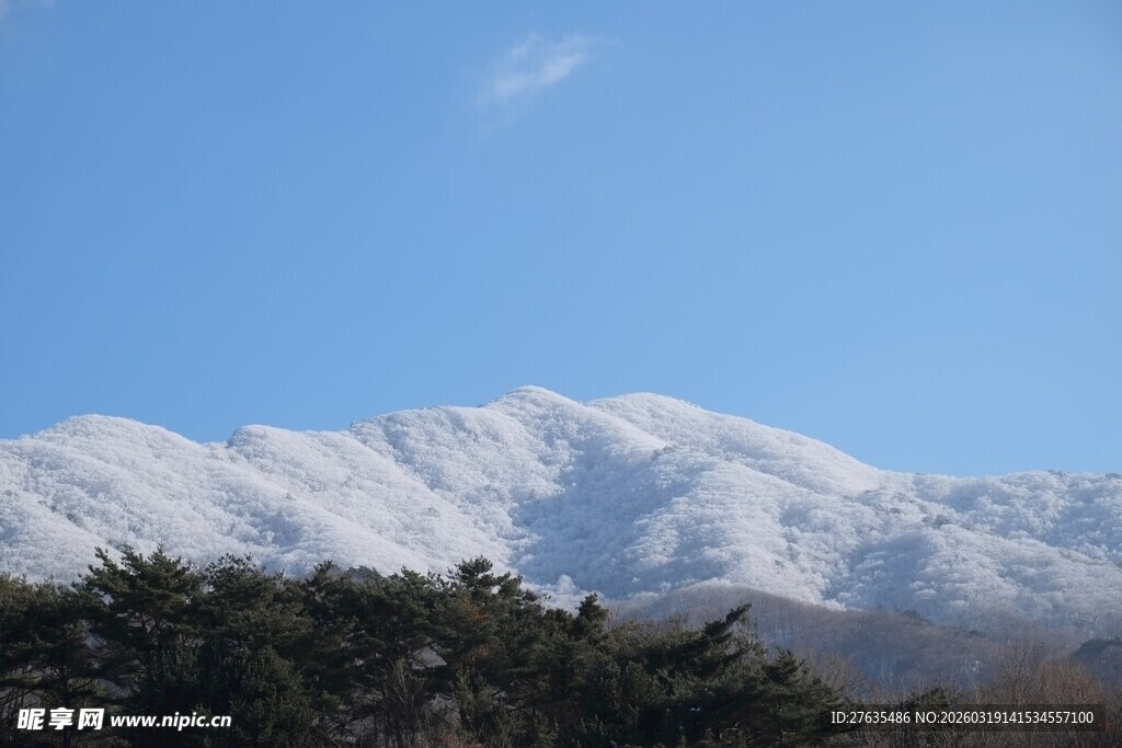 雪山远景