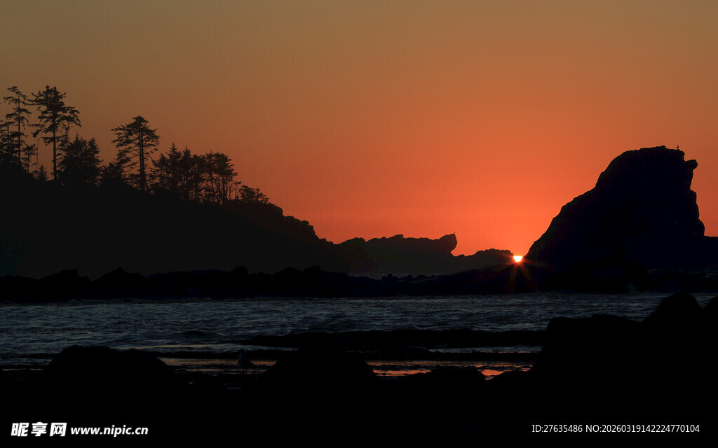 日落海边岩石景观