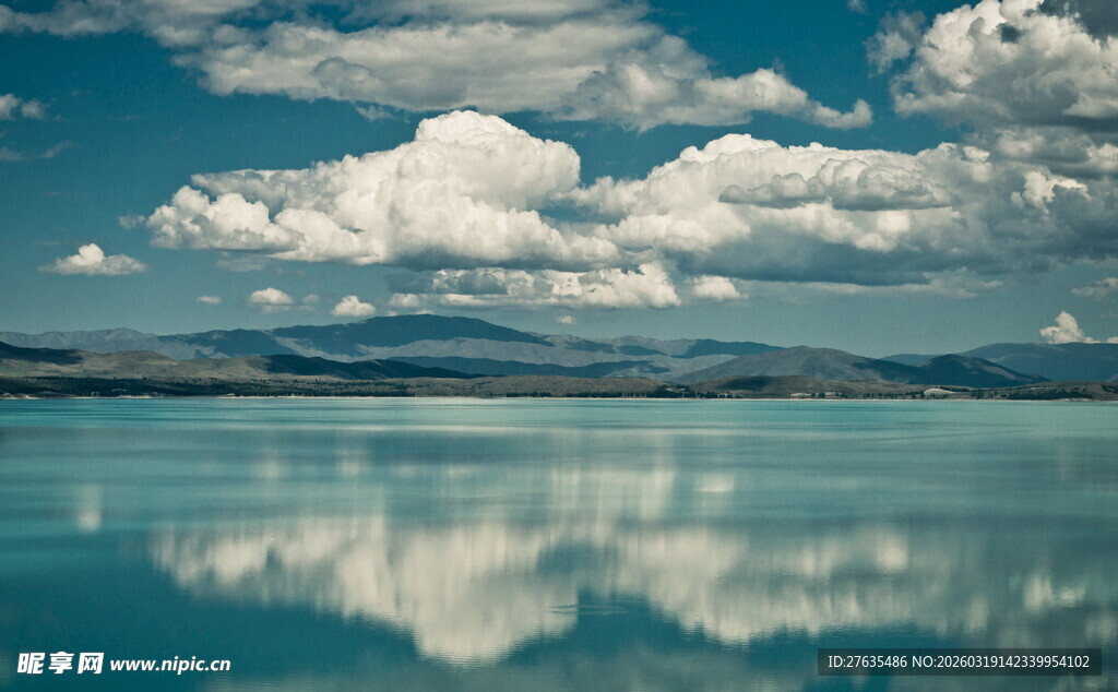 天空之境般的美丽湖面