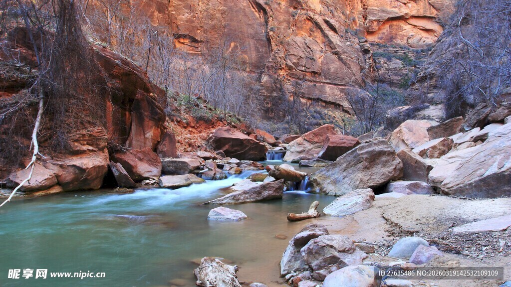 峡谷溪流美景