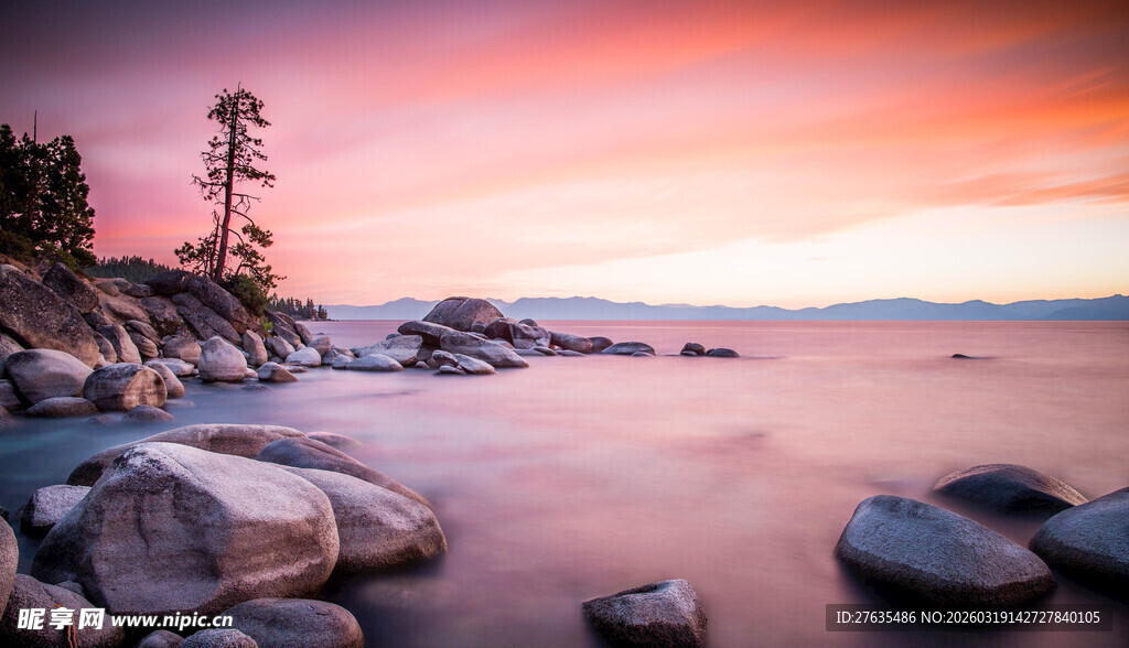 湖畔日落美景