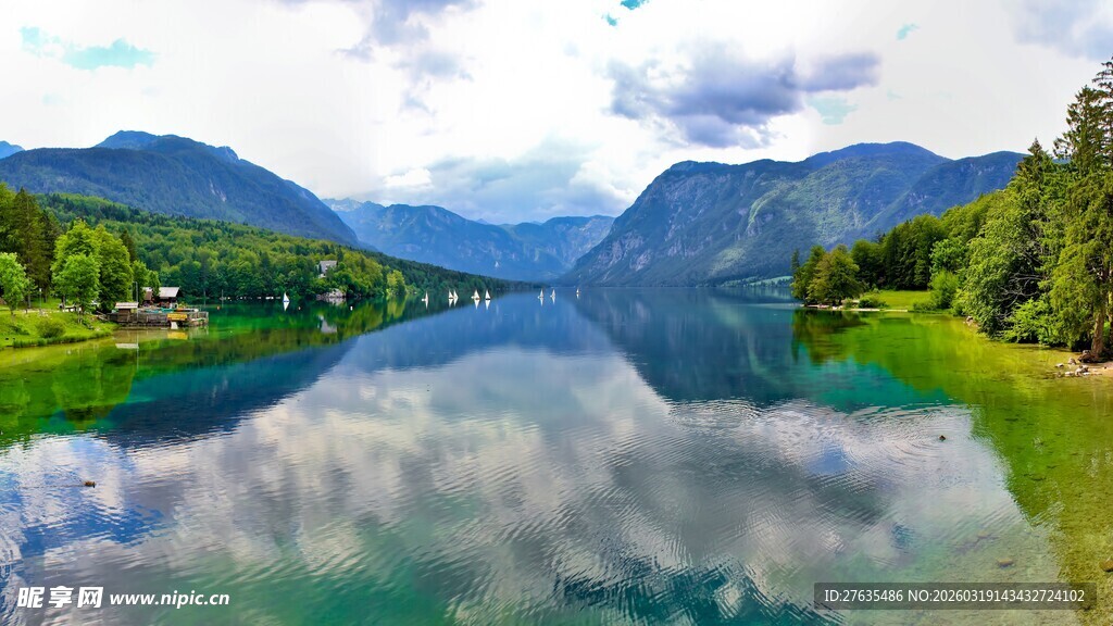 宁静山水湖景风光图