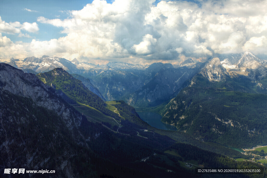 壮丽山谷间的绝美山景