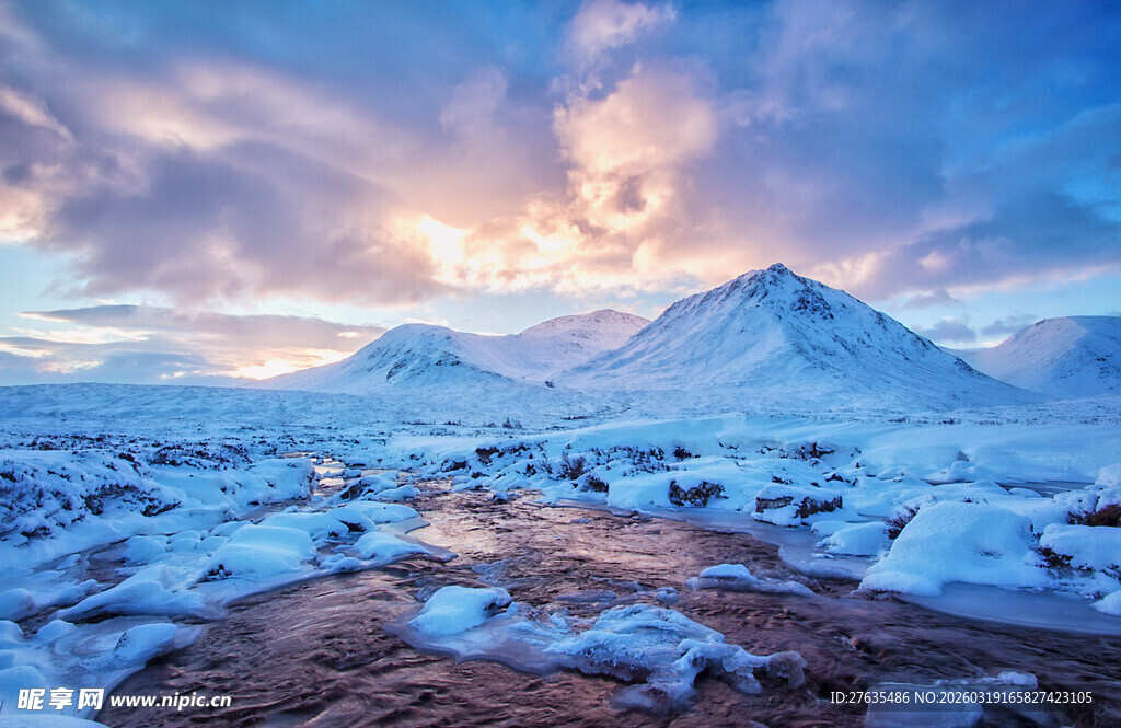 雪山雪景下的梦幻天空