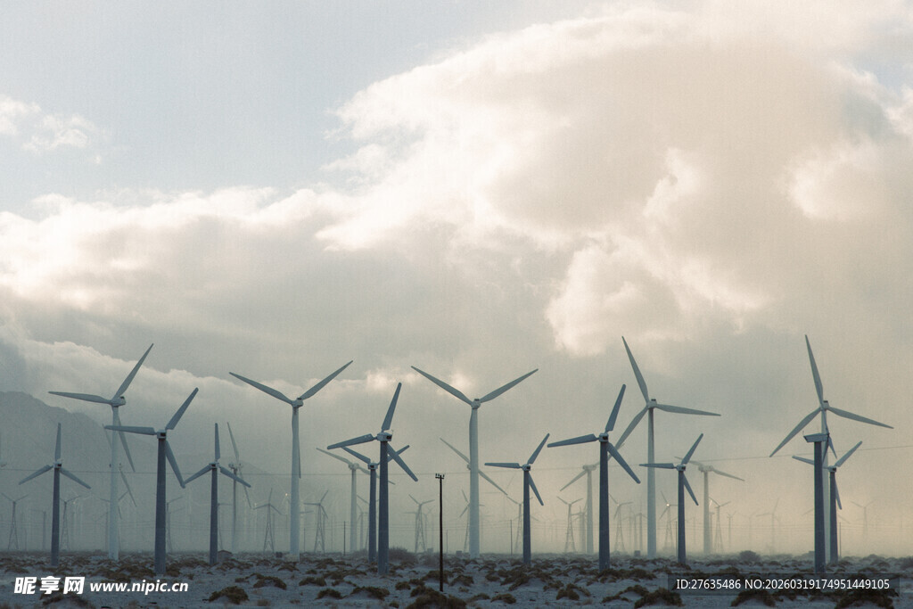 风力发电场壮观景象