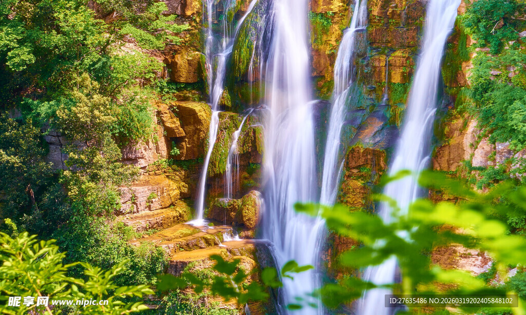 山间瀑布美景赏