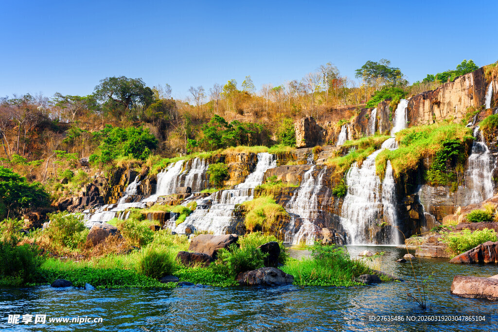 壮观美丽的自然瀑布景观