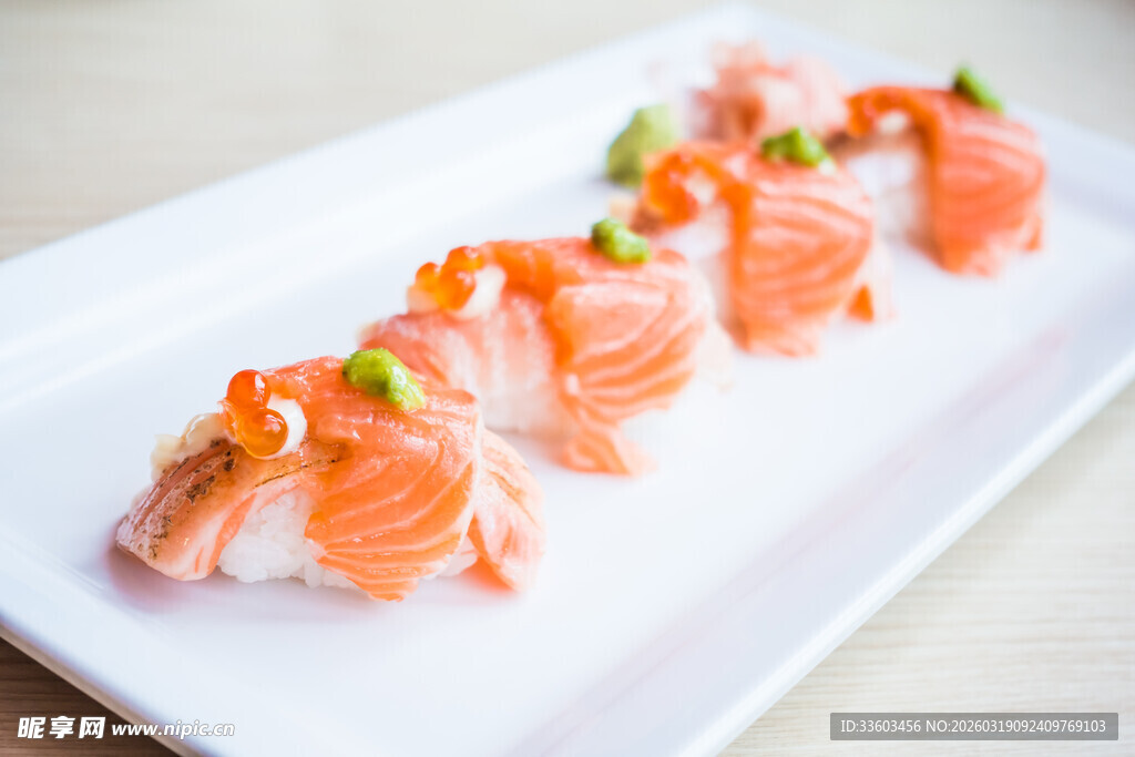 精致三文鱼寿司摆盘