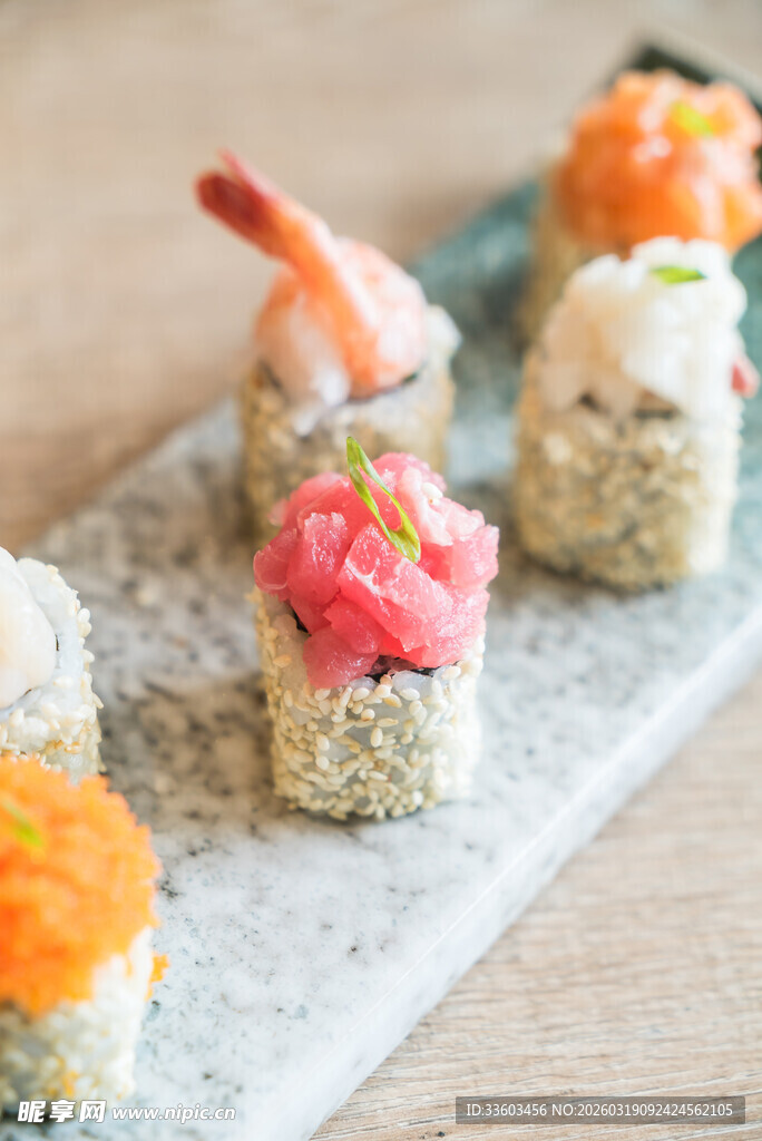 精致多彩寿司拼盘