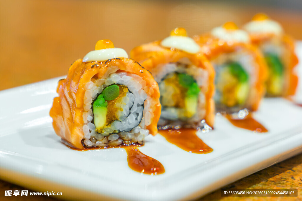 美味寿司卷摆盘展示