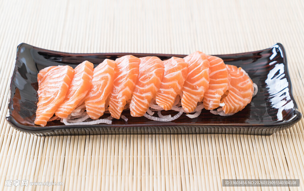 美味三文鱼寿司摆盘