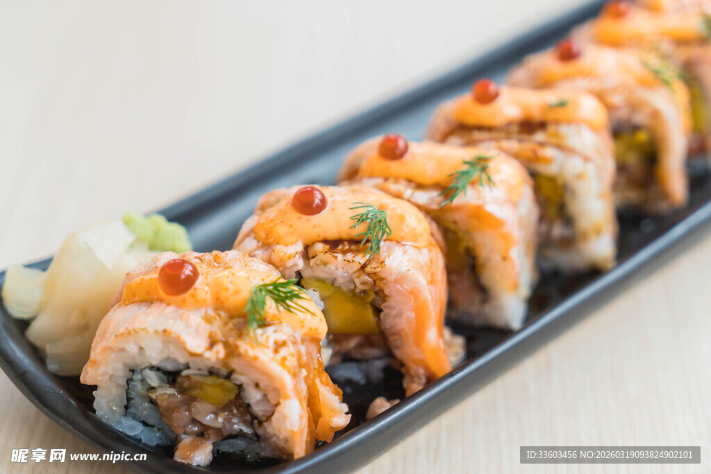 美味三文鱼寿司卷