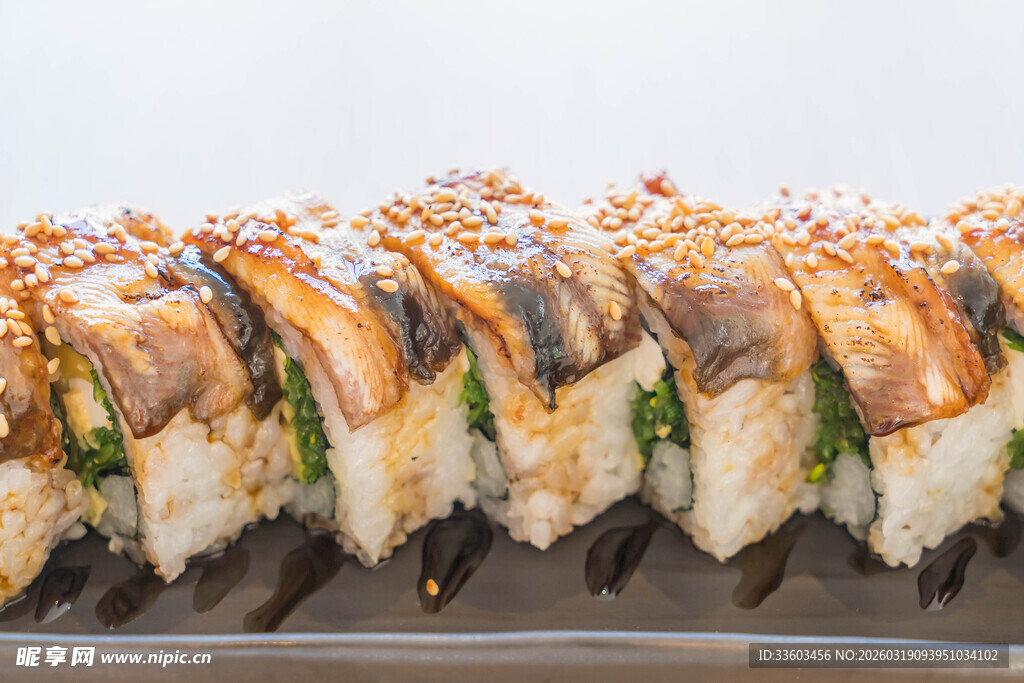 美味多样的寿司拼盘