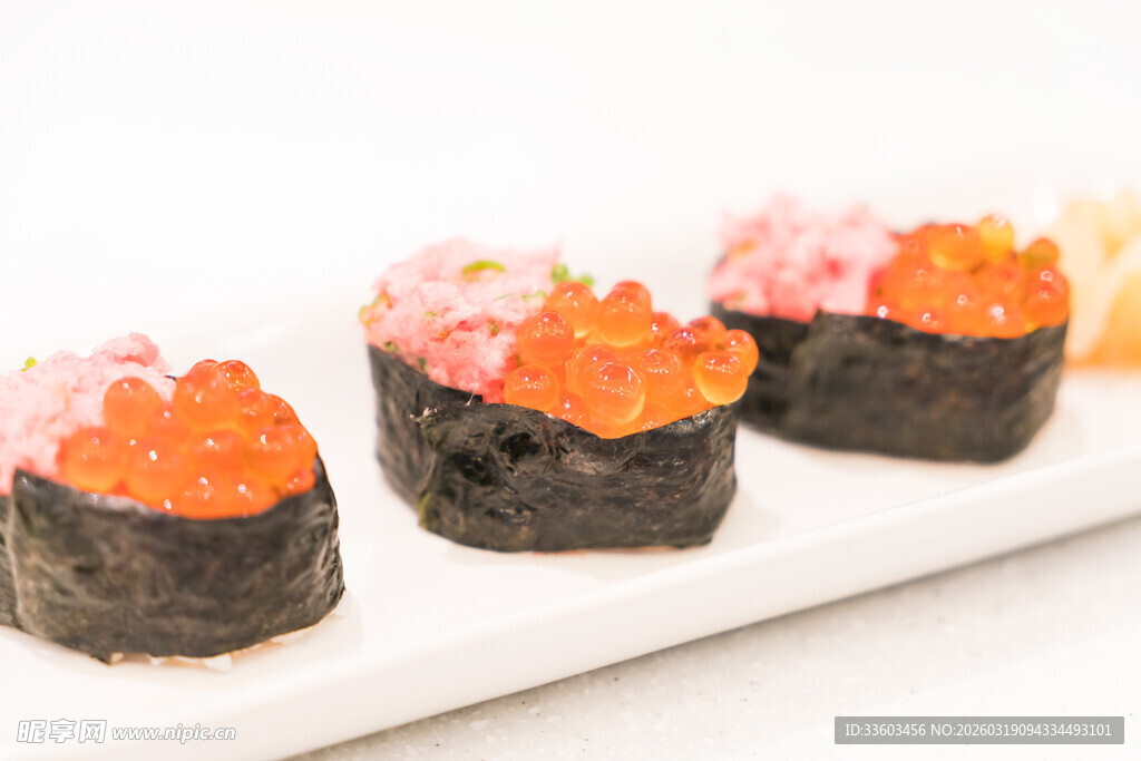 美味鱼子寿司摆盘