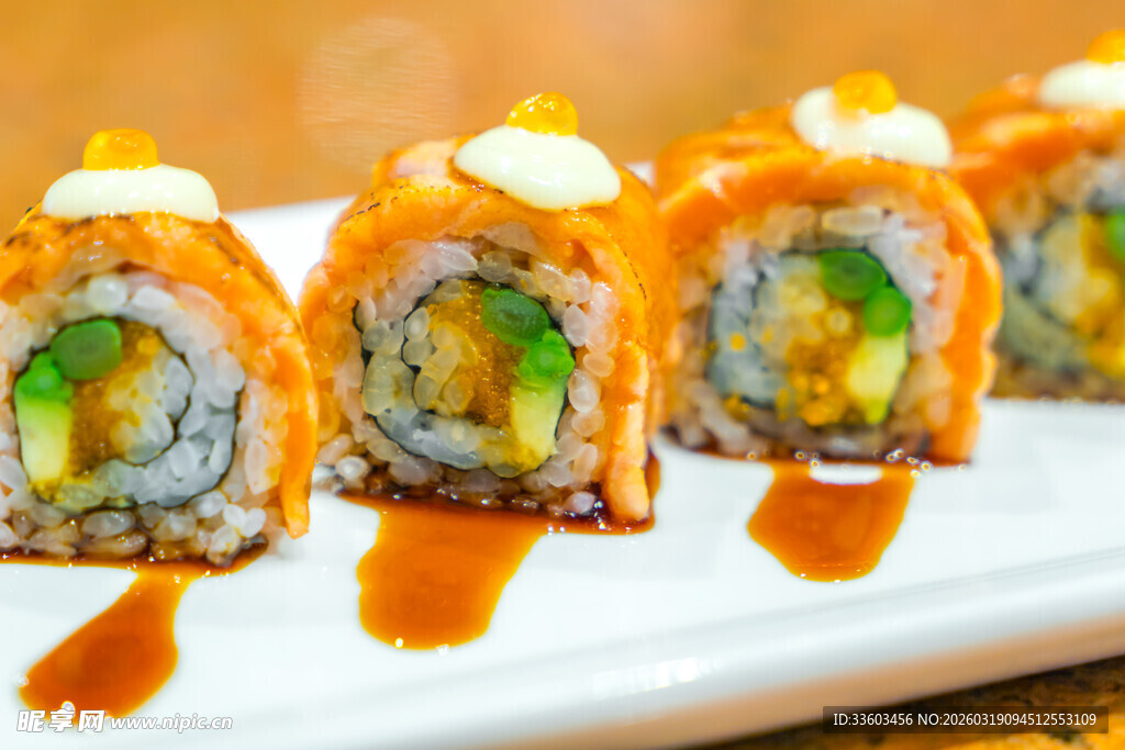 美味牛油果寿司卷展示