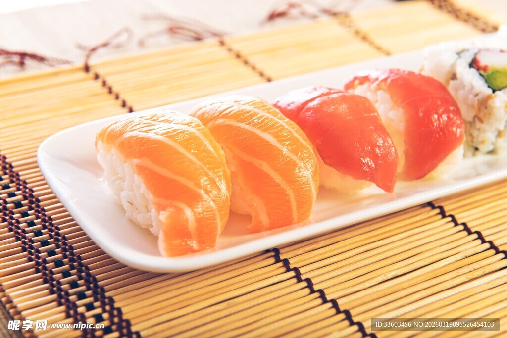 美味三文鱼寿司摆盘展示