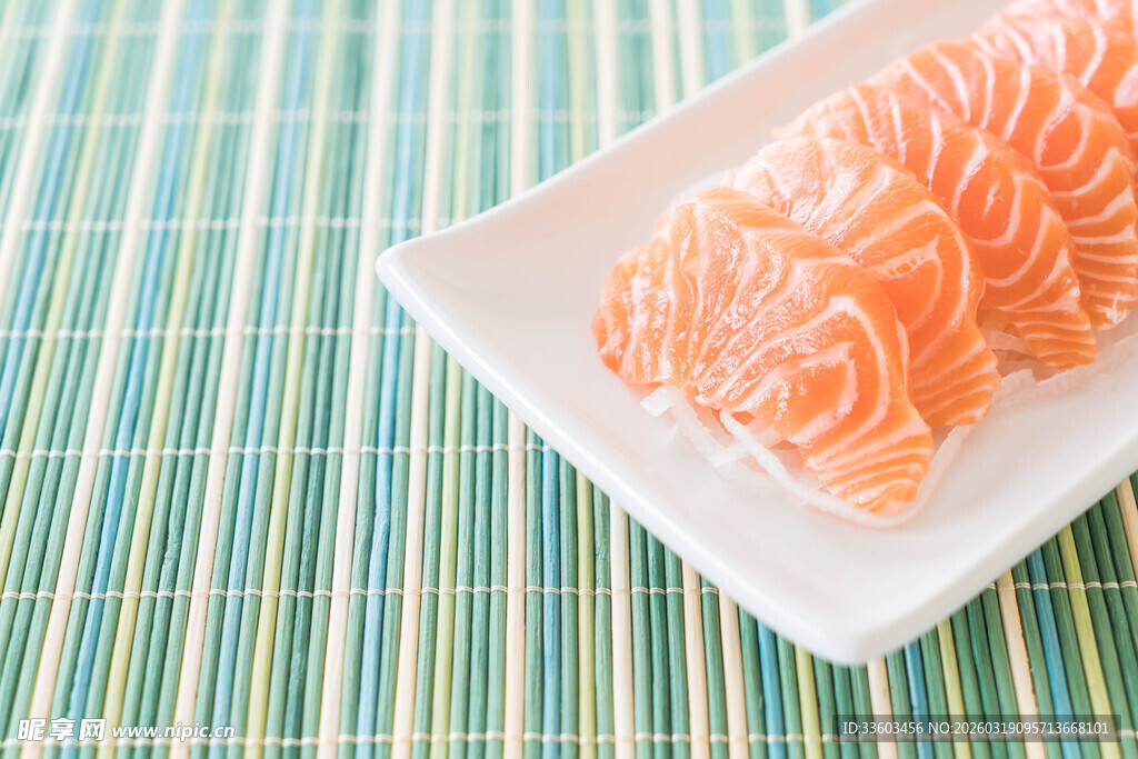 精致三文鱼刺身