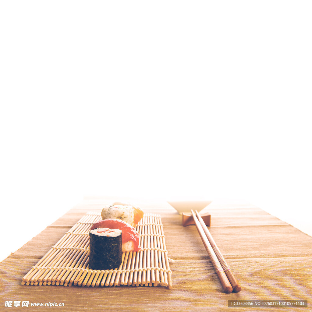 日式寿司与餐具摆拍