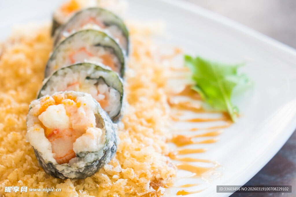 美味虾仁寿司摆盘精致