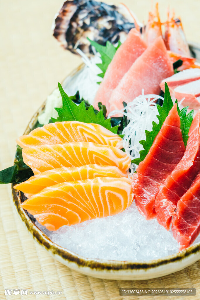 新鲜美味刺身拼盘