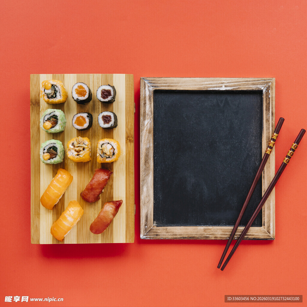寿司套餐与空白小黑板