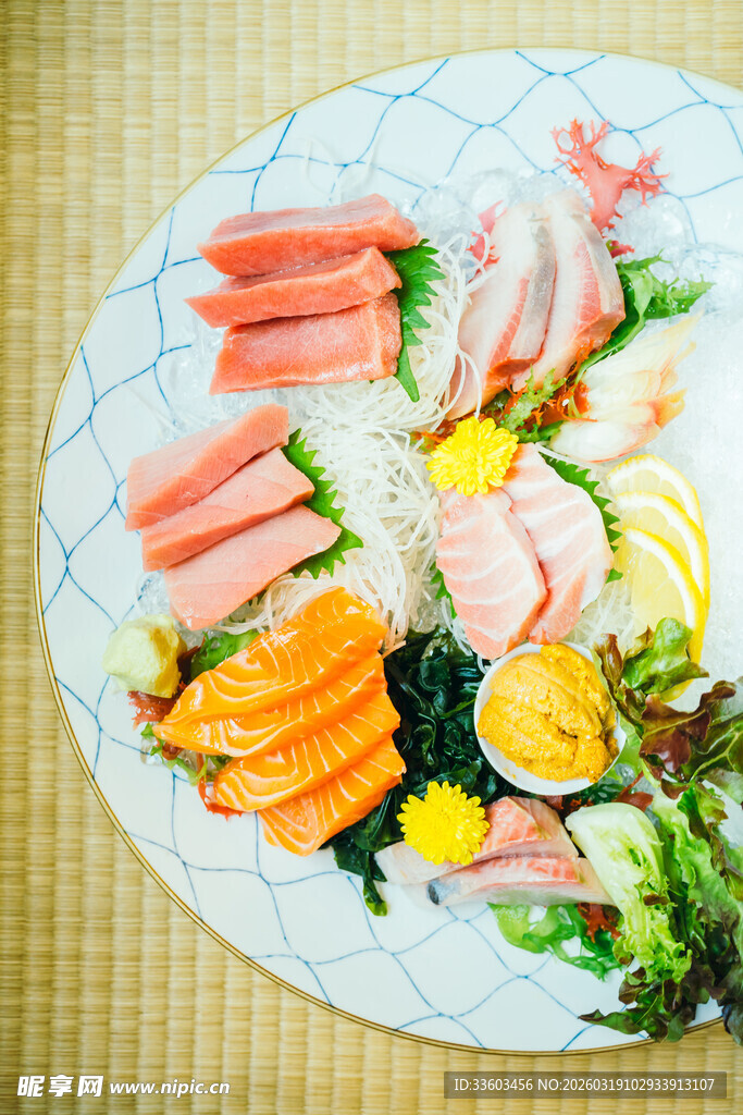 精致多彩刺身拼盘