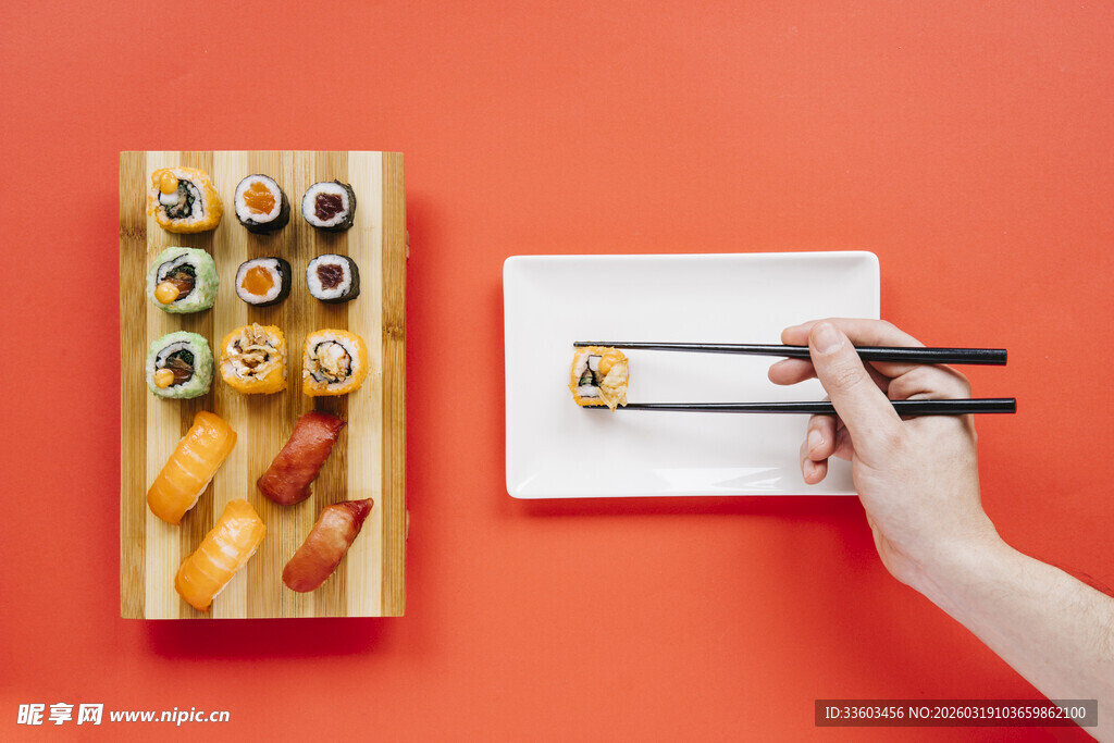 日式寿司摆盘与用餐场景