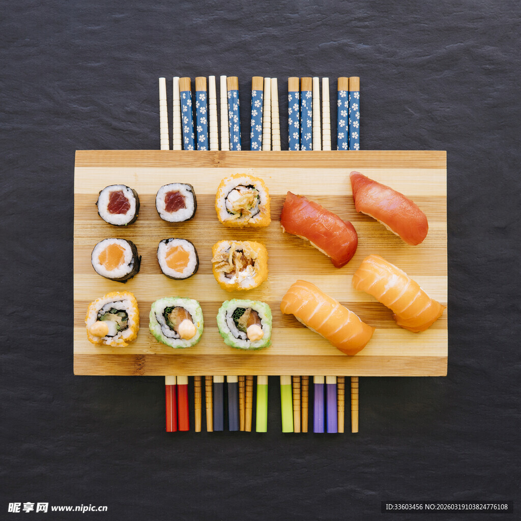 多彩寿司拼盘展示
