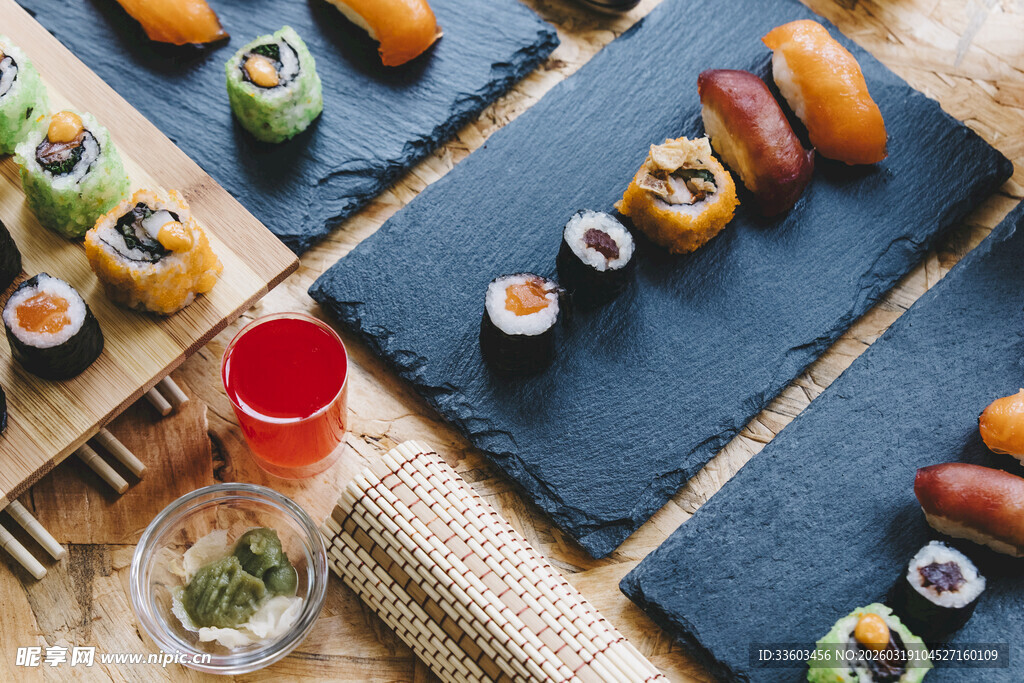 多样寿司摆盘展示