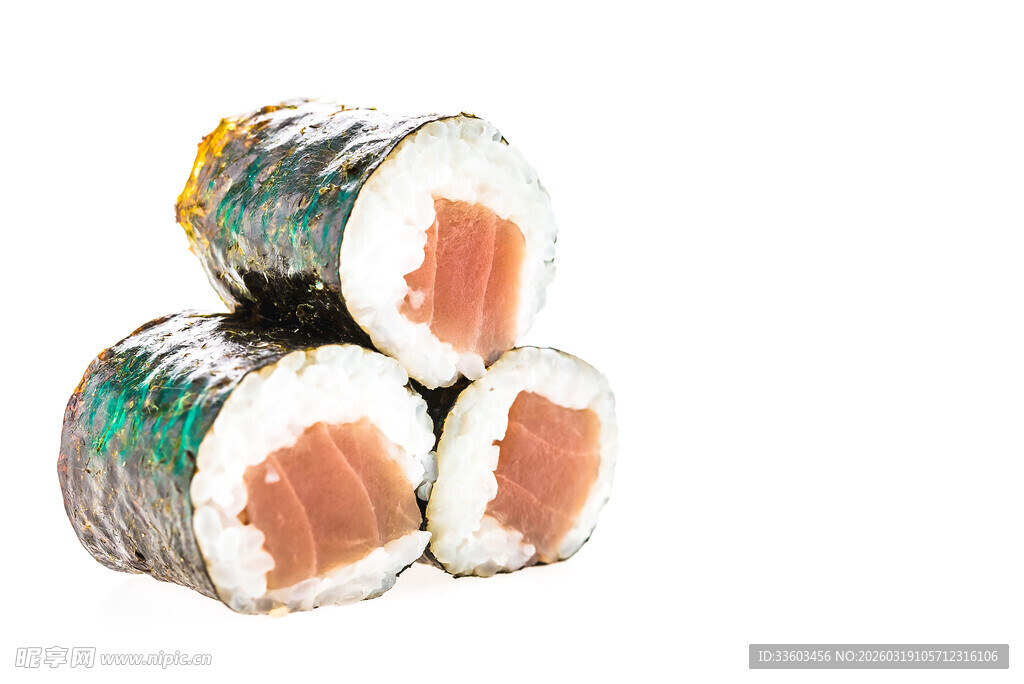 堆叠的美味三文鱼寿司