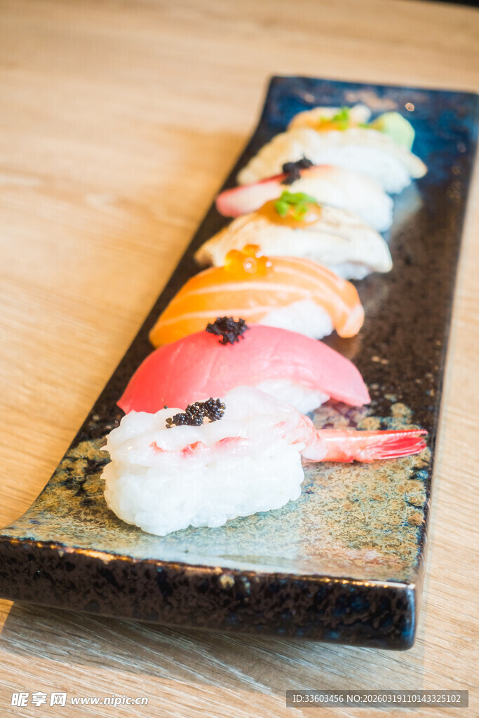 美味多样的寿司拼盘
