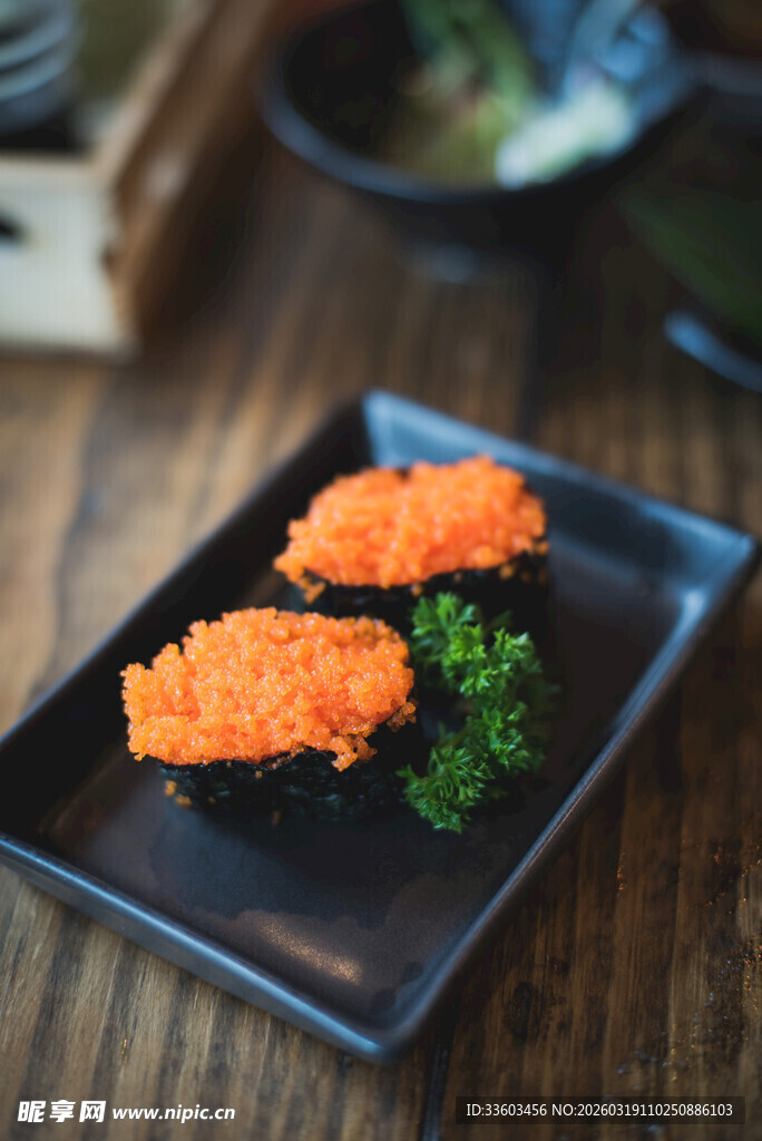 美味蟹籽寿司摆盘展示