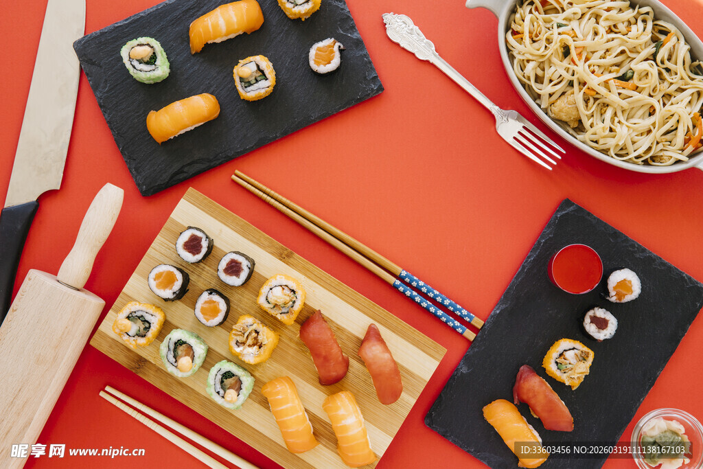 多彩寿司拼盘美食展示