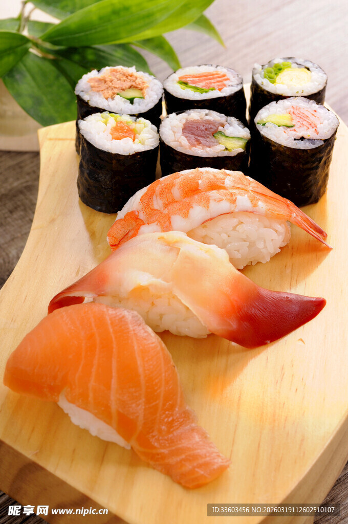 美味寿司拼盘展示