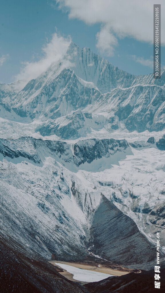 壮丽雪山景观