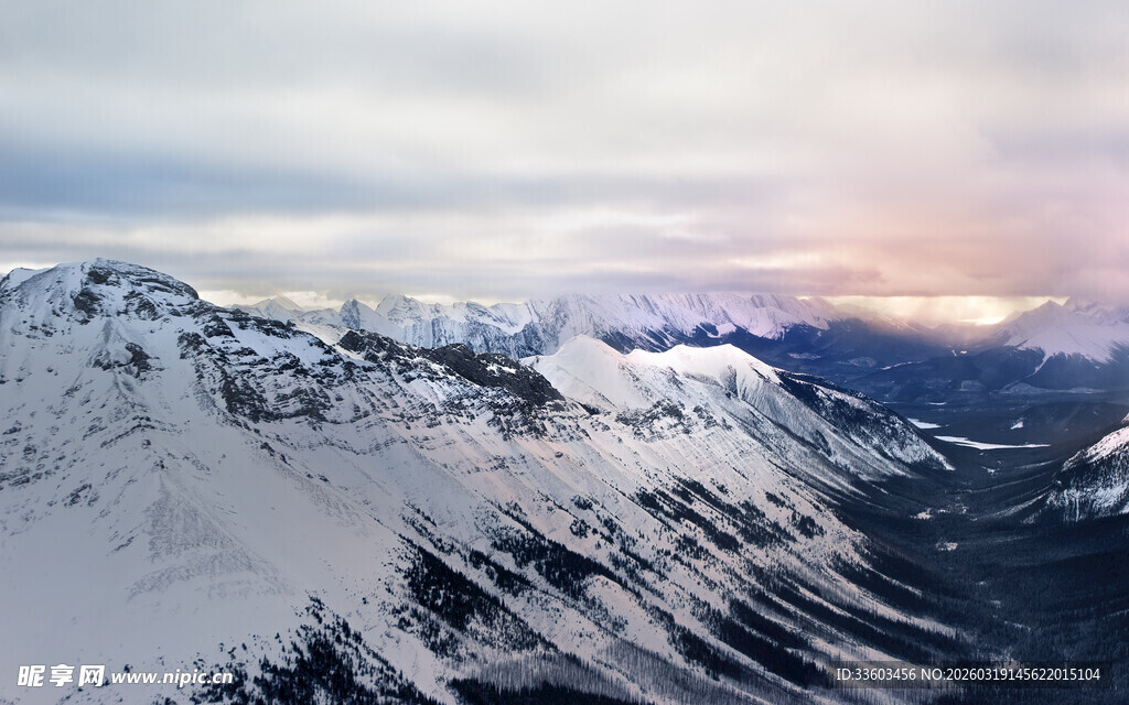 雪山壮丽美景