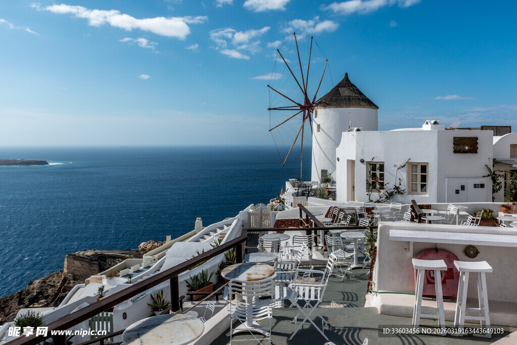 圣托里尼美丽海边风车景致