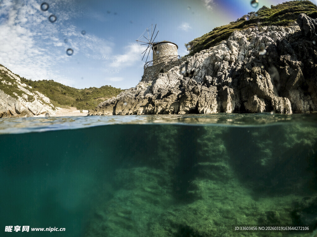 海边城堡与水底梦幻景象