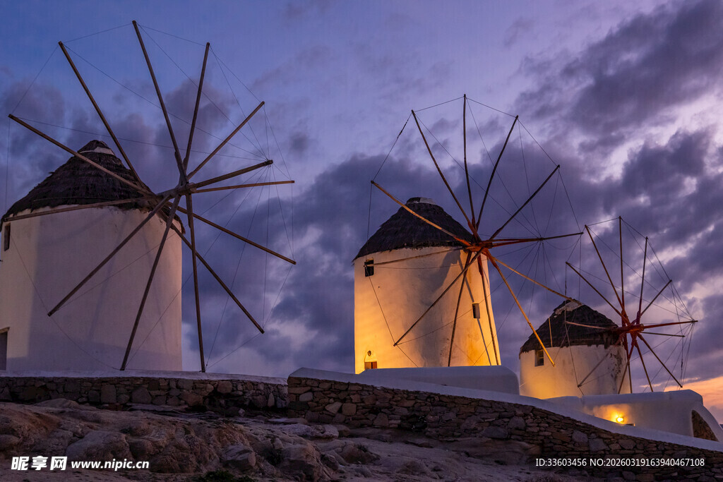 希腊圣托里尼的美丽风车