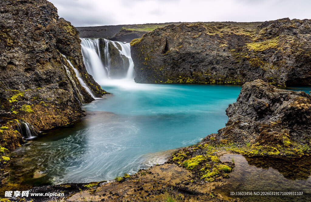 冰岛绝美蓝湖瀑布景观