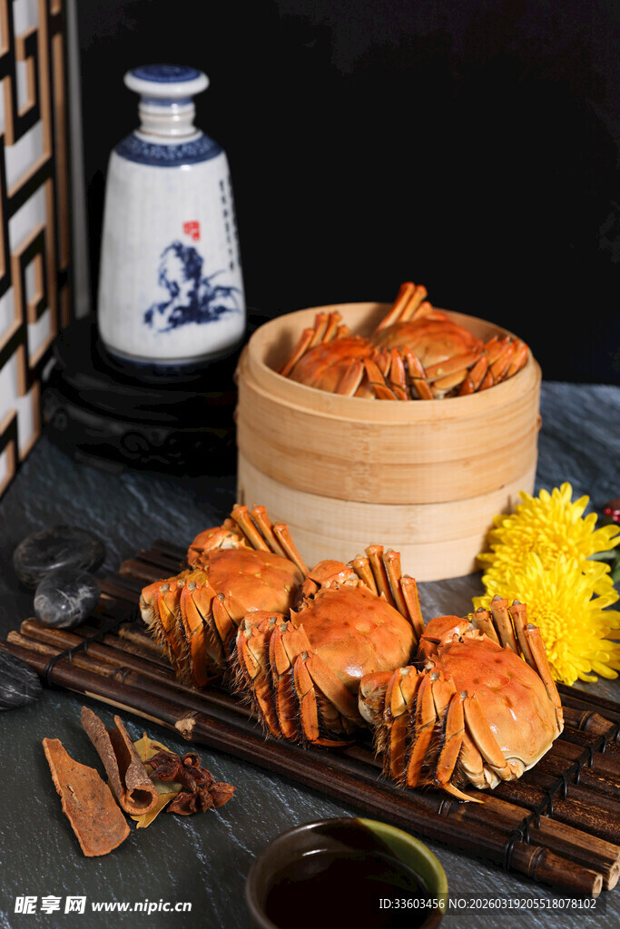 美味大闸蟹与中式餐具搭配