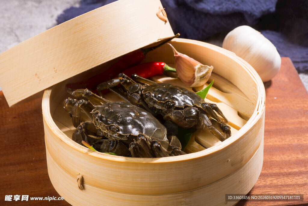 竹笼蒸制的美味大闸蟹