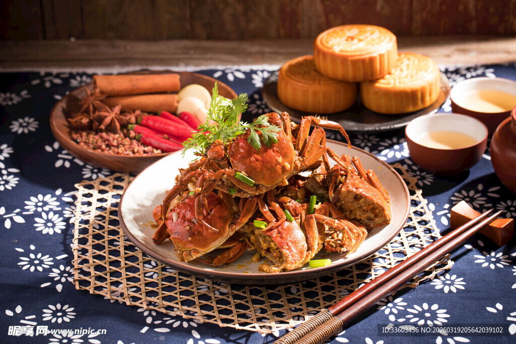 中式菜肴与茶点的美味组合